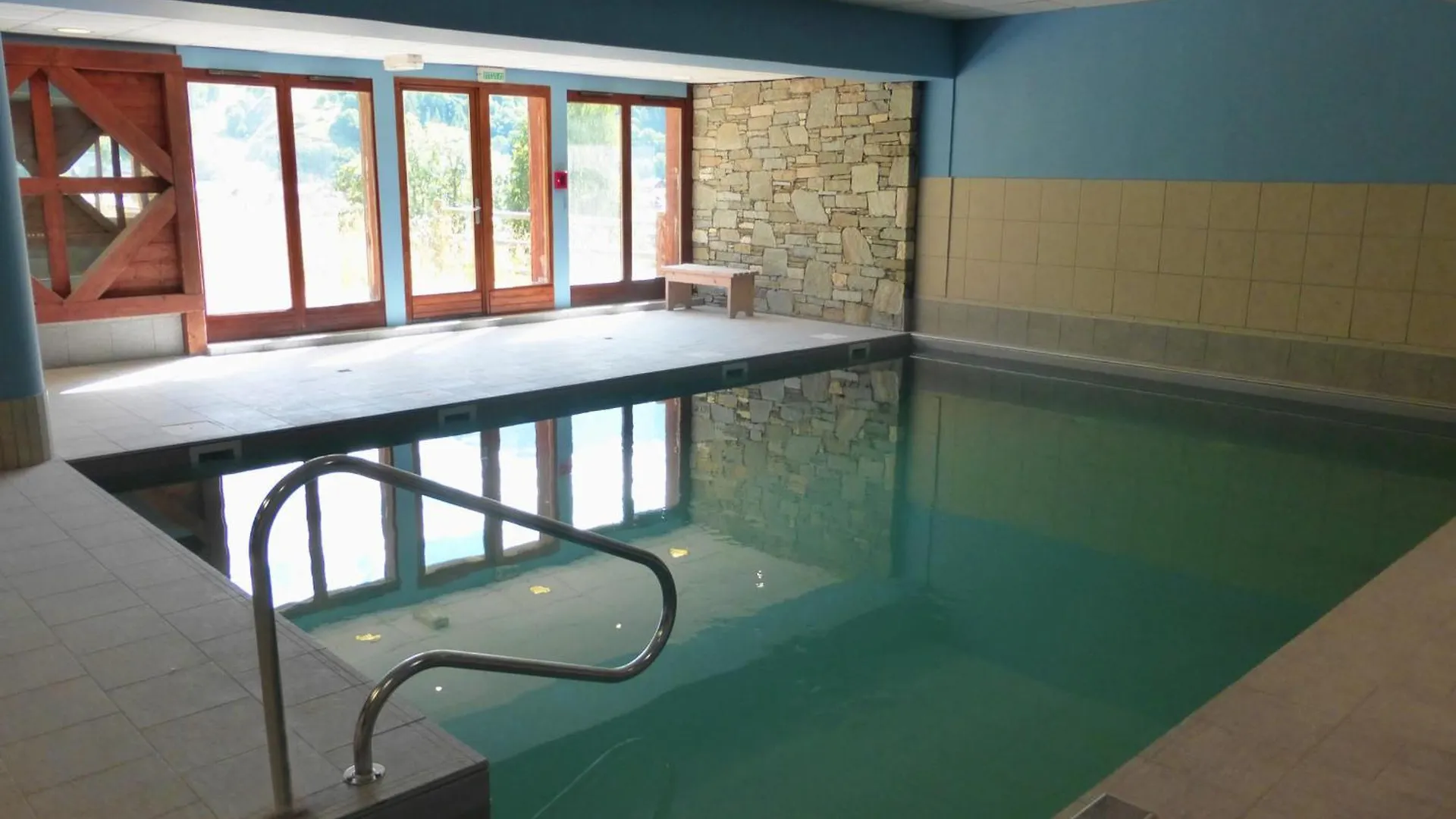 Charmant 3 Pieces Pour 6 Pers. Avec Piscine, Balcon, Parking Souterrain Et Acces Pistes A Valloire - Fr-1-263-490