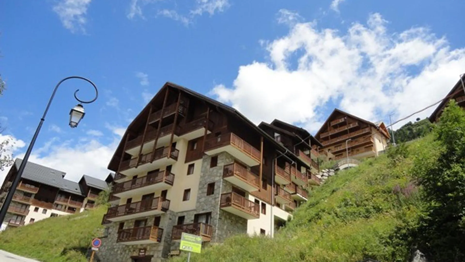 Charmant 3 Pieces Pour 6 Pers. Avec Piscine, Balcon, Parking Souterrain Et Acces Pistes A Valloire - Fr-1-263-490 Francia